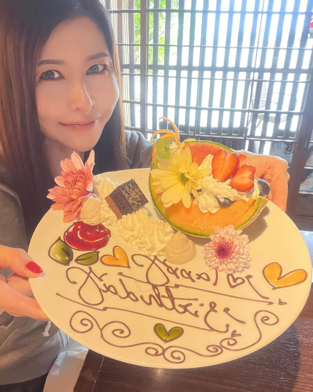 小鳥寿未代のグルメインスタ