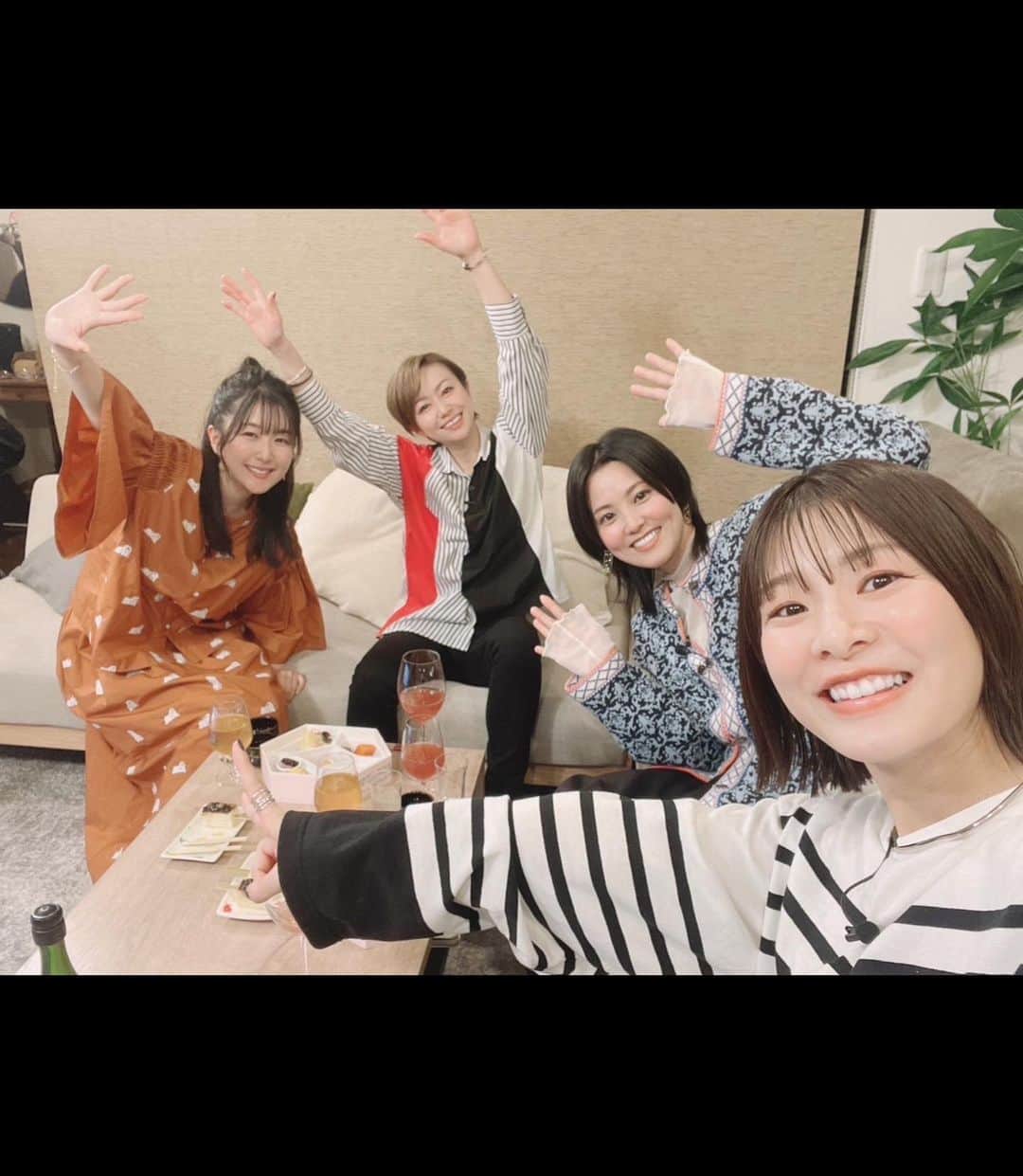 茅野愛衣のインスタグラム：「かやのみ87会やってます🍶 私達のお花見を覗いてみてくださいな🌸笑 北海道編の思い出写真を見ながら、春の食材を頂きましたよ〜 木の芽味噌が全然思い出せなくて悔しかった…！😖（茅）」