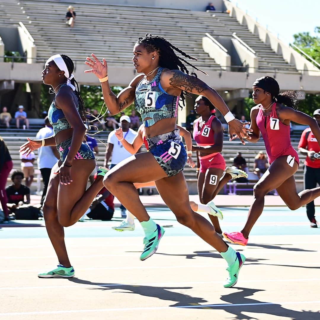 アレア・ホッブズのインスタグラム：「@aleiabitofthis improves her world-lead to 10.86 seconds! 🔥  In two 100m races this season she has set the world lead both times… 😮‍💨  #GeauxTigers」