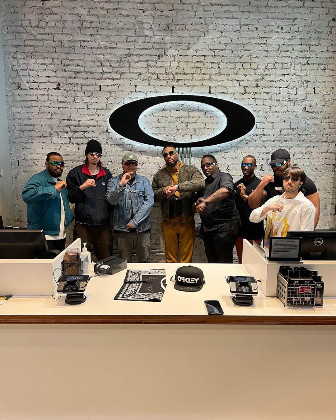 デイミアン・リラードのインスタグラム：「👓 ⌚️  Salute to the @oakley squad at the 5th Ave store in NY for taking care of me yesterday.」