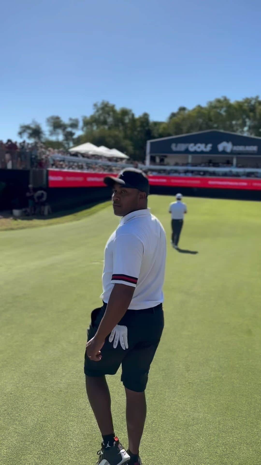 バッバ・ワトソンのインスタグラム：「Team Goals! They have their eye on one thing and one thing only. Good luck today boys! #RangeGoatsGC #goatgang #livgolfadelaide #livgolf」