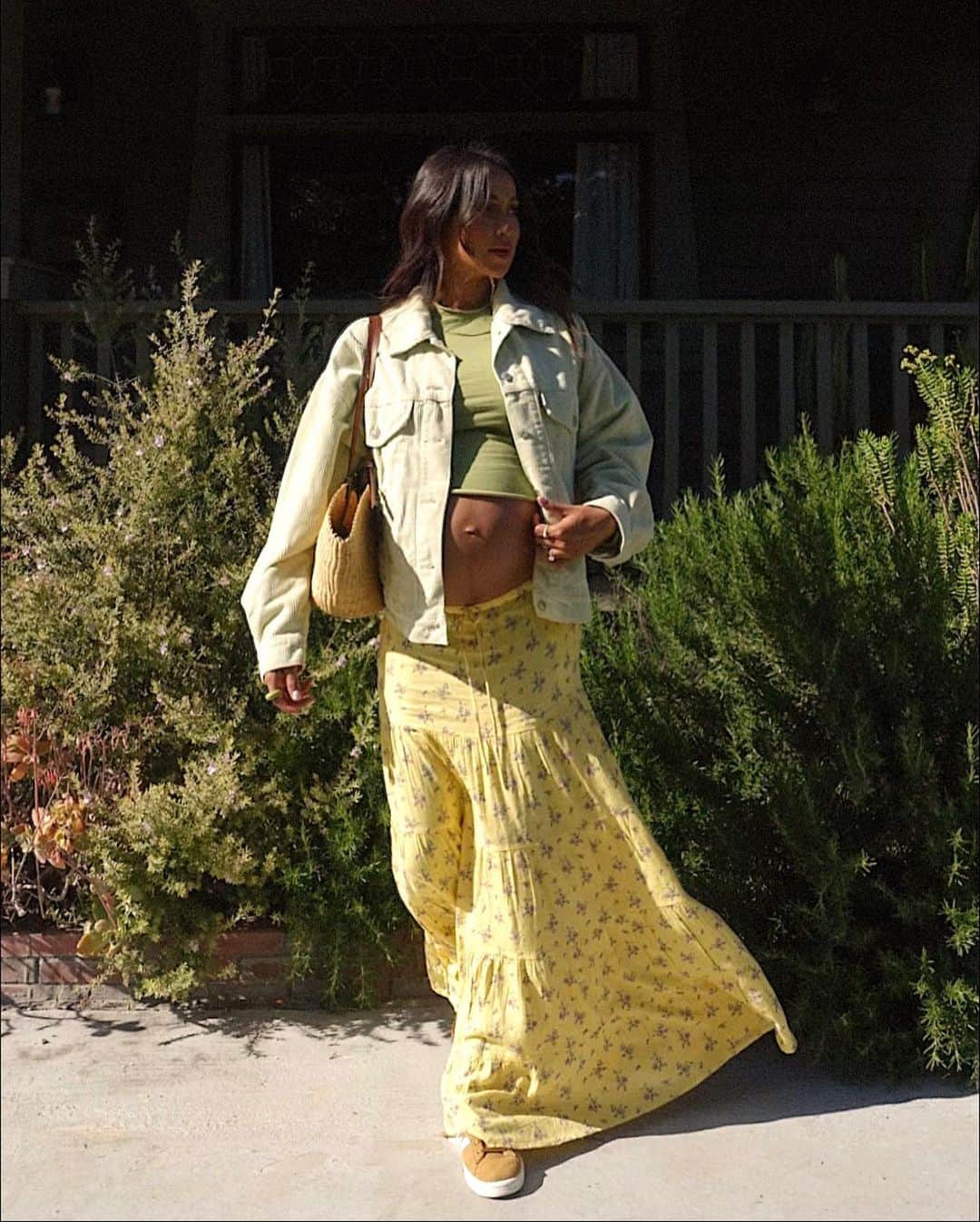 freepeopleのインスタグラム：「Springtime love courtesy of @sincerelyjules in the Nova Tiered Maxi Skirt. Link in bio.   #whenyouwearFP」