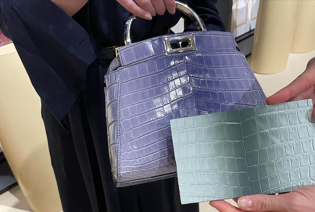 田中麻衣さんのインスタグラム写真 - (田中麻衣Instagram)「@fendi のファーの受注会。 ファーだけではなくバッグのパーソナルオーダーも。  FENDIのファーは少しずつ集めていきたいアイテムのひとつ。  おみやげが、 大好きな　@hideki_eto さんのサブレでとっても嬉しかったです。 大切に食べます。🍪」4月23日 9時02分 - maitanaka1217