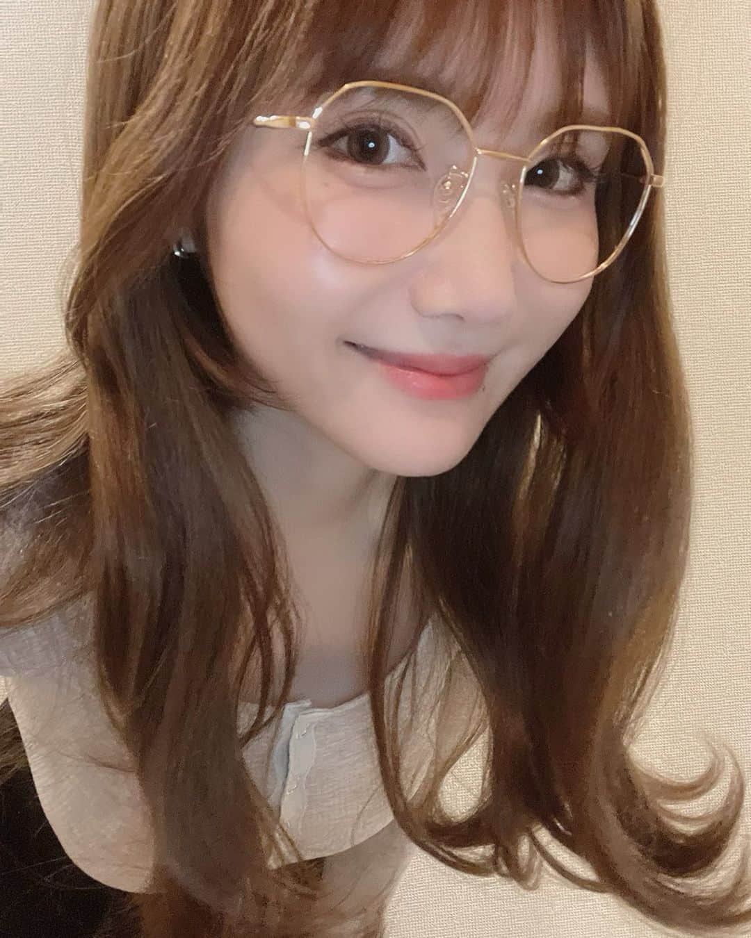 南キカのインスタグラム：「ガリベンさん消えた為📷再投稿  焼肉食べたい🐄。🤍  最近カラオケUPしてないから 歌いにいこーっと」