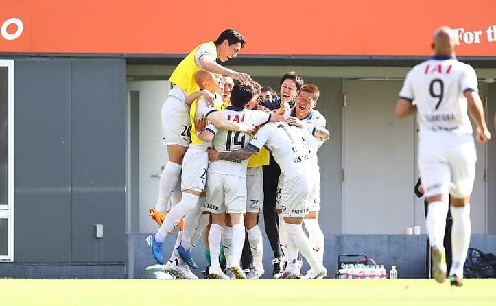 白崎凌兵さんのインスタグラム写真 - (白崎凌兵Instagram)「勝ちながら修正。 もっと強くなろう⚽️ #ダイビングヘッド #見たことないっす #乾パイセン」4月23日 9時29分 - ryohei.shirasaki_official