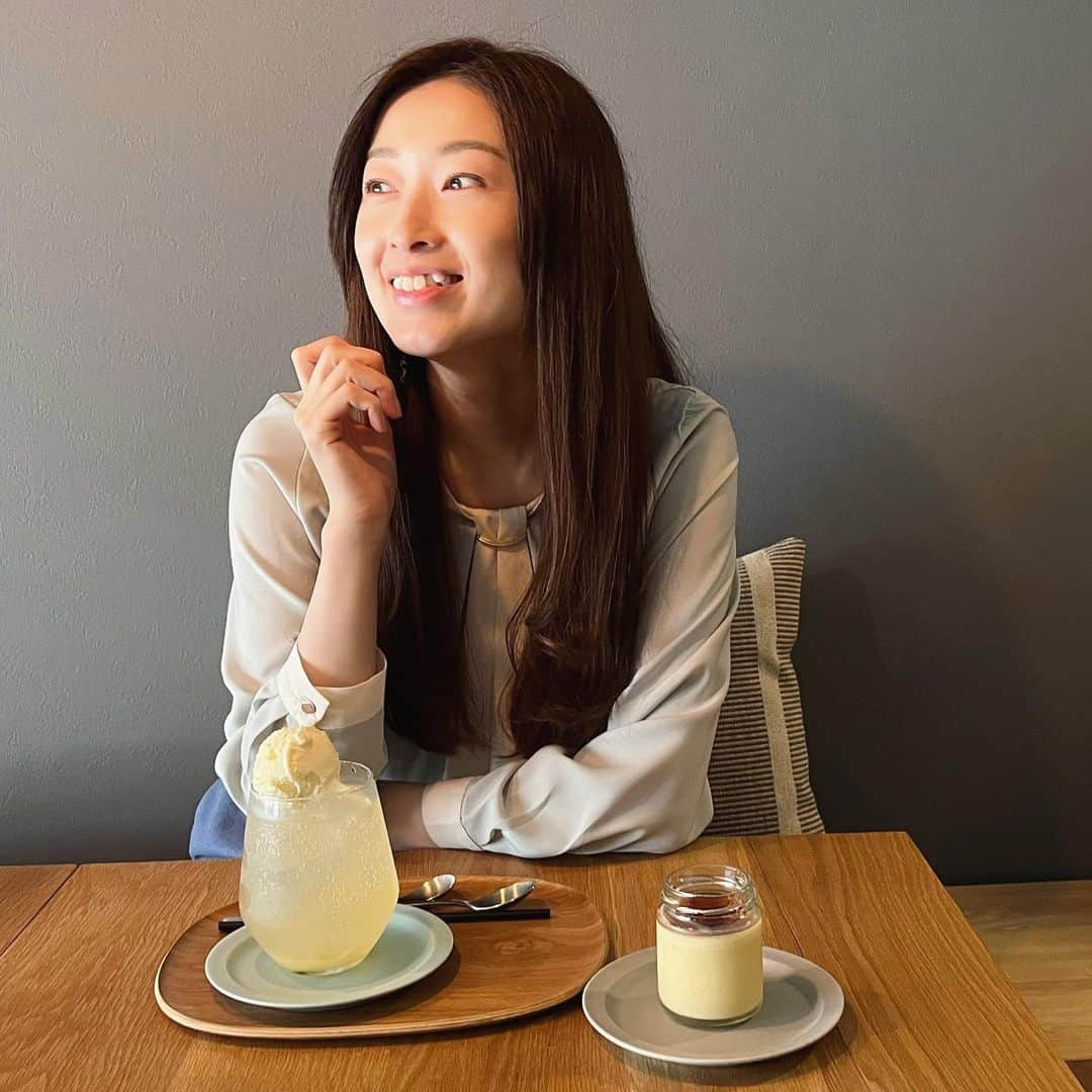 木谷有里さんのインスタグラム写真 - (木谷有里Instagram)「游ぐクマ☕️  内装もおしゃれで落ち着いた店内でゆっくりできました♥  メニューにはなかったんですが、 ジンジャエールにアイスのせていただきました🍨  プリンも私の大好きな固め🍮✨濃厚でとっても美味しかったです♪♪♪ @oyogu_kuma   #游ぐクマ　#高山市 #高山市カフェ #高山　#飛騨高山 #hidatakayama  #hidatakayamacafe  #木谷有里の高山散策」4月23日 9時40分 - kitani_yuri