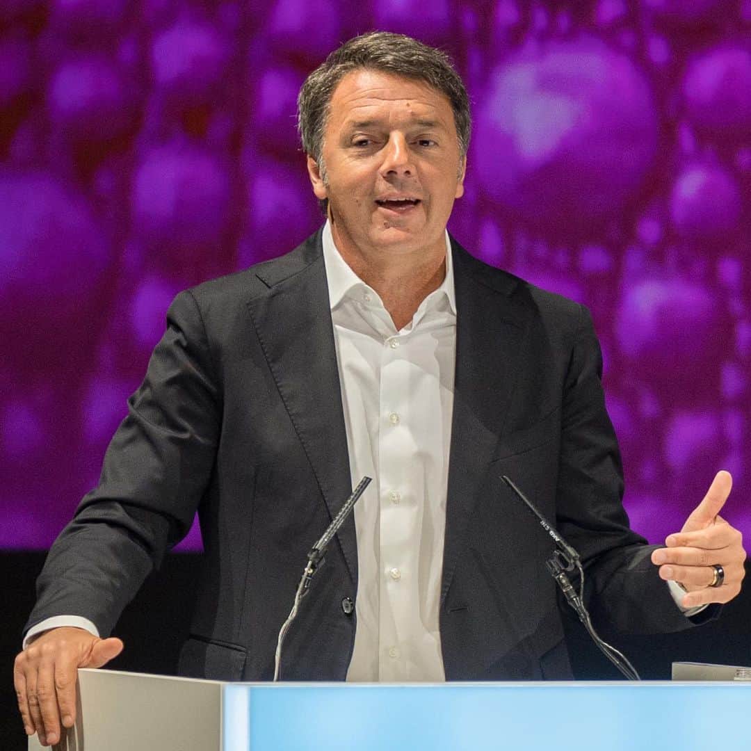 マッテオ・レンツィのインスタグラム：「L’Unione Europea conferma quello che tutte le persone di buon senso hanno sempre pensato: non si possono usare i soldi del PNRR per rifare lo stadio della Fiorentina. I soldi dell’Europa devono andare alle case popolari e alle scuole, non per gli stadi di Serie A. Adesso c’è solo una strada: autorizzare la Fiorentina a fare i lavori al Franchi a proprie spese seguendo il progetto che la società ha già presentato con l’abbattimento delle curve. I funzionari della sovrintendenza non possono bloccare la città. I soldi dell’Europa vadano alle scuole e alle case popolari. E si interrompa finalmente questa telenovela infinita.」