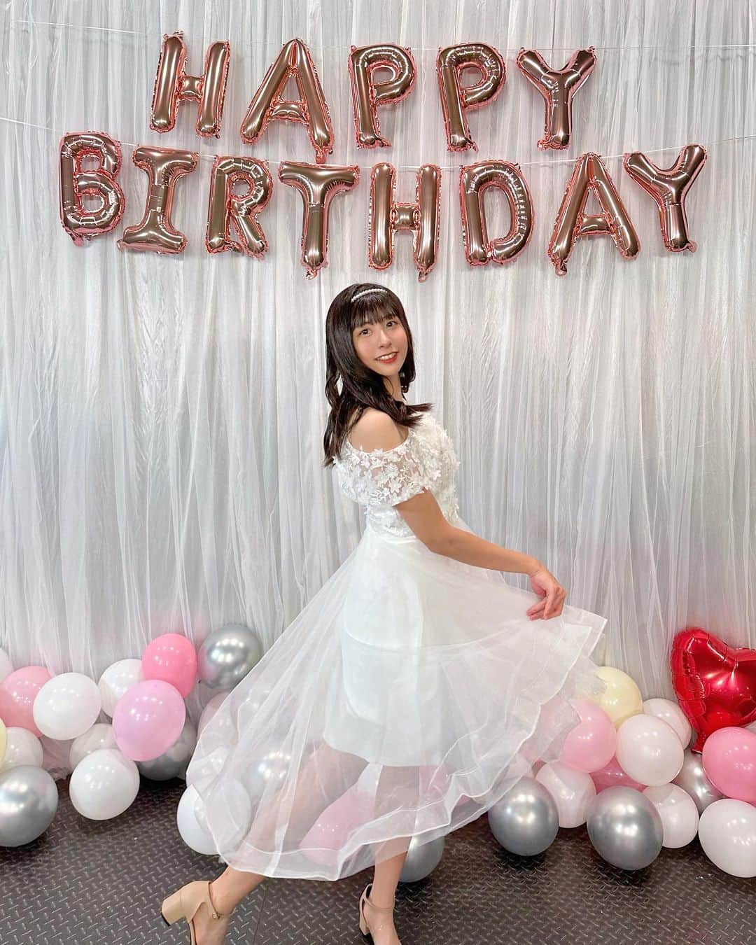 宮田留佳のインスタグラム：「🎂 4/22 祝我生日快樂💓🎊 不管幾歲！快樂萬歲！！ やったよ~~~誕生日~~~🎂 幾つになってもお祝いされると嬉しいですね🐰  #AKB48TeamTP #AKB48 #宮田留佳 #嚕卡 #followme」