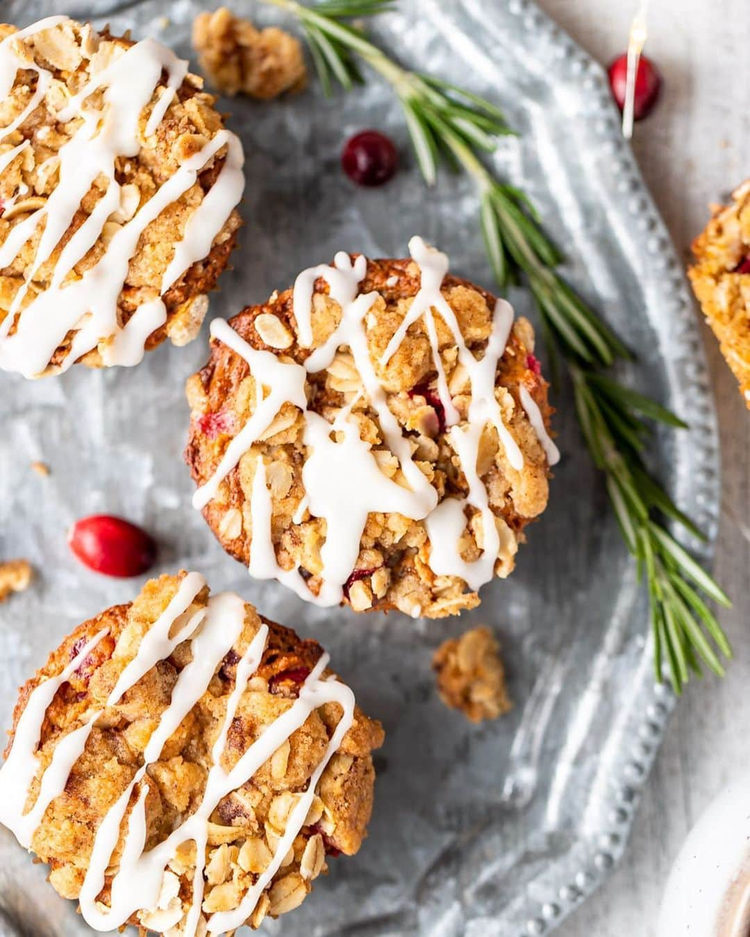 トロピカーナさんのインスタグラム写真 - (トロピカーナInstagram)「When cranberries, oats, and orange juice get together, anything is possible. Get the recipe on our Story or in our “recipes” highlight.  📸:@peanutbutterandfitness」4月23日 0時49分 - tropicana_juices