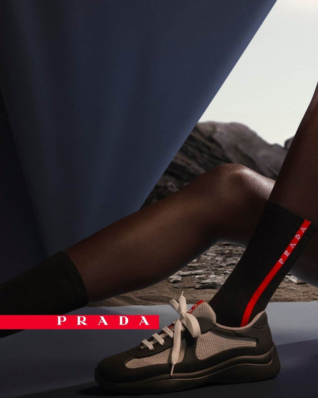 プラダさんのインスタグラム写真 - (プラダInstagram)「The iconic Prada Linea Rossa red line stands for a fusion of style and substance, for considering all possible requisites and outcomes. Discover more via link in bio.  #PradaLineaRossa #Prada」4月23日 1時00分 - prada