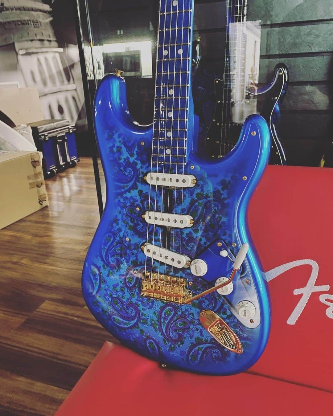 Fender Guitarさんのインスタグラム写真 - (Fender GuitarInstagram)「This eye-catching Transparent Blue Paisley Strat by @dennisfendercustom makes for an ultimate @fendercustomshop #Straturday. What song would you play on this one?」4月23日 1時02分 - fender