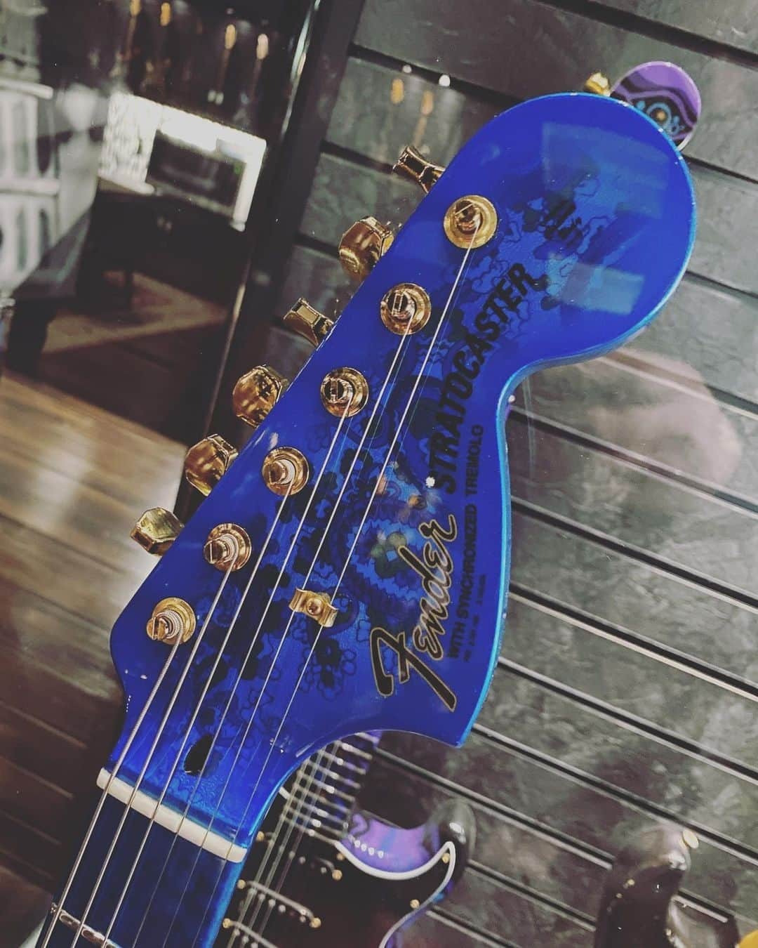 Fender Guitarさんのインスタグラム写真 - (Fender GuitarInstagram)「This eye-catching Transparent Blue Paisley Strat by @dennisfendercustom makes for an ultimate @fendercustomshop #Straturday. What song would you play on this one?」4月23日 1時02分 - fender