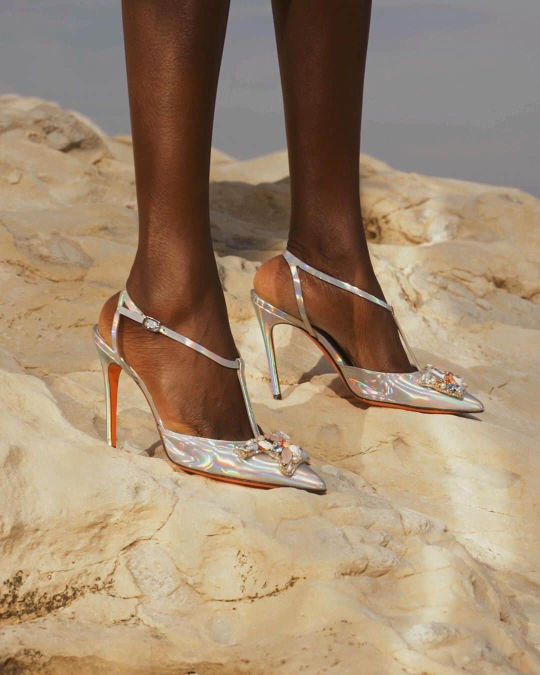 サントーニのインスタグラム：「Highlighting femininity with precious gemstones, crystals and iridescent fabric.  Santoni Sibille are made to stand out.   #Santoni #SantoniSS23 #SantoniSibille」