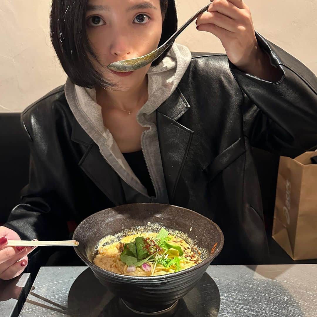 吳子霏（Ellen Wu）さんのインスタグラム写真 - (吳子霏（Ellen Wu）Instagram)「好吃一直吃」4月23日 1時20分 - ellenwuuuuu