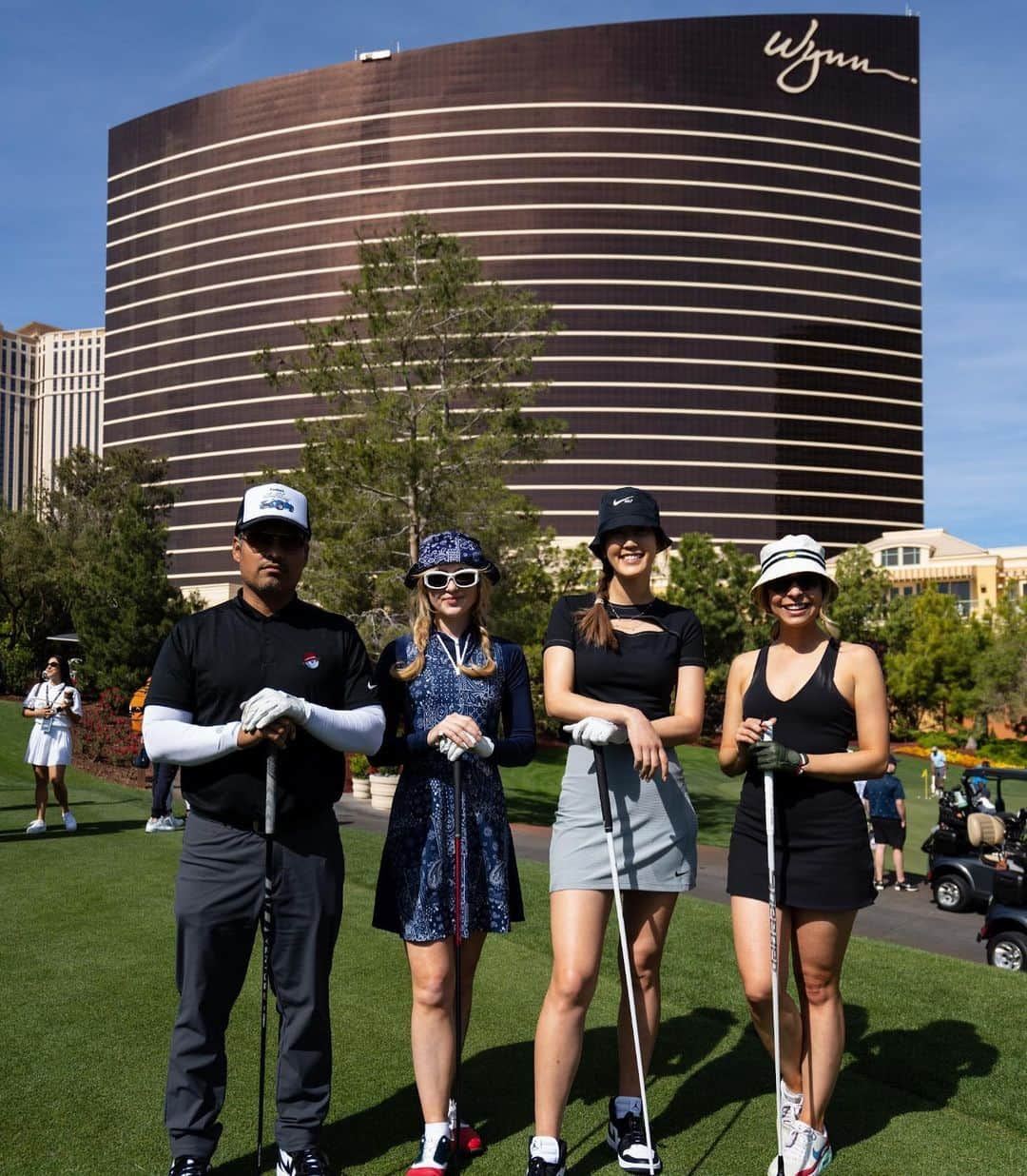 マイケル・ペーニャのインスタグラム：「Great first day at the @8amgolf with @justintimberlake @kirakdixon @michellewiewest @kathrynnewton these ladies can play!!! @malbongolf」