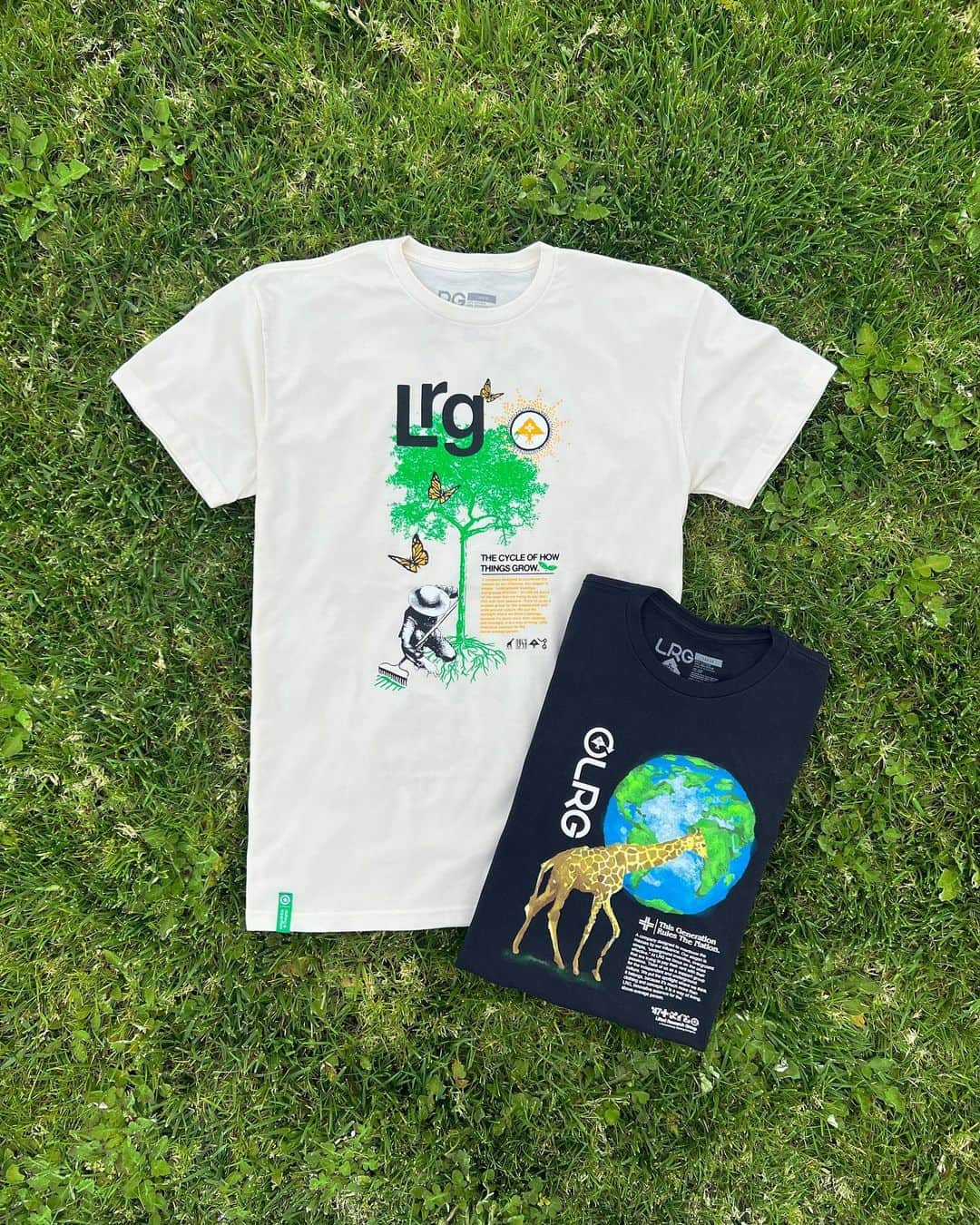 エルアールジーさんのインスタグラム写真 - (エルアールジーInstagram)「147% Made With Love. Respect That | Happy Earth Day from LRG #lrgclothing #earthday #fromtheearth 🌲🌍🍃🦒  • This is LRG’s first ever sustainable capsule launching on Earth Day 2023. • Items are 60% organic cotton and 40% recycled polyester. • Tees feature best-selling archive graphics brought back on the new sustainable bodies」4月23日 1時15分 - lrgclothing