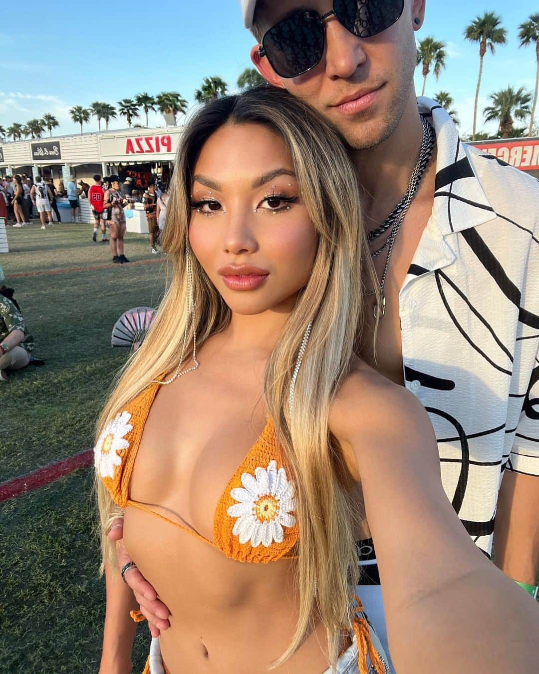 マット・ステファニーナさんのインスタグラム写真 - (マット・ステファニーナInstagram)「Falling for you 🧡  Last vid for the haters that say it's photoshop 😂  📸 @cassiediamonddd @kyranu  #coachella @coachella」4月23日 1時15分 - mattsteffanina