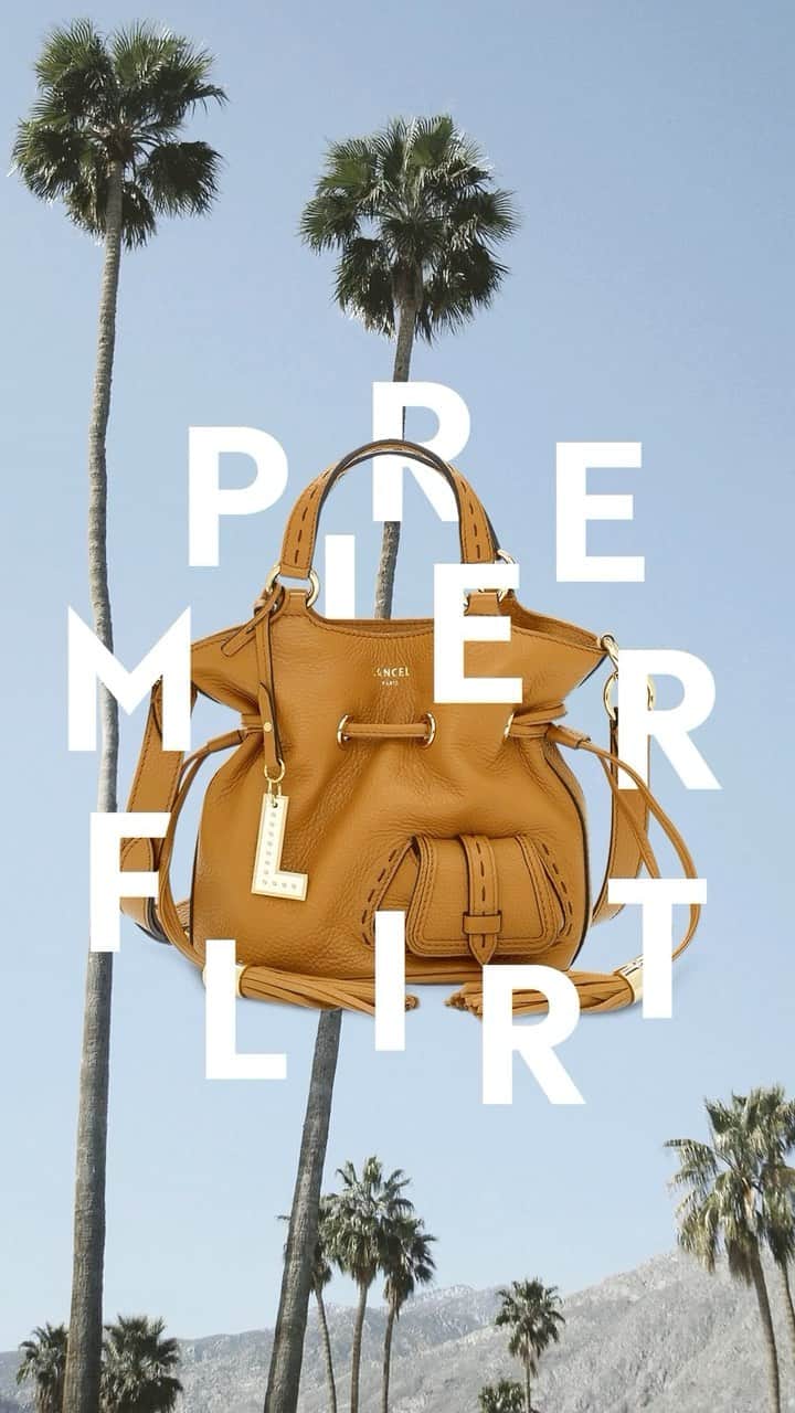 ランセルのインスタグラム：「Like a desire to escape with my Premier Flirt   Comme une envie d’évasion avec mon fidèle compagnon   Premier Flirt – Grained leather – Camel   #LancelParis #PremierFlirt #SS23 #LancelTwist」
