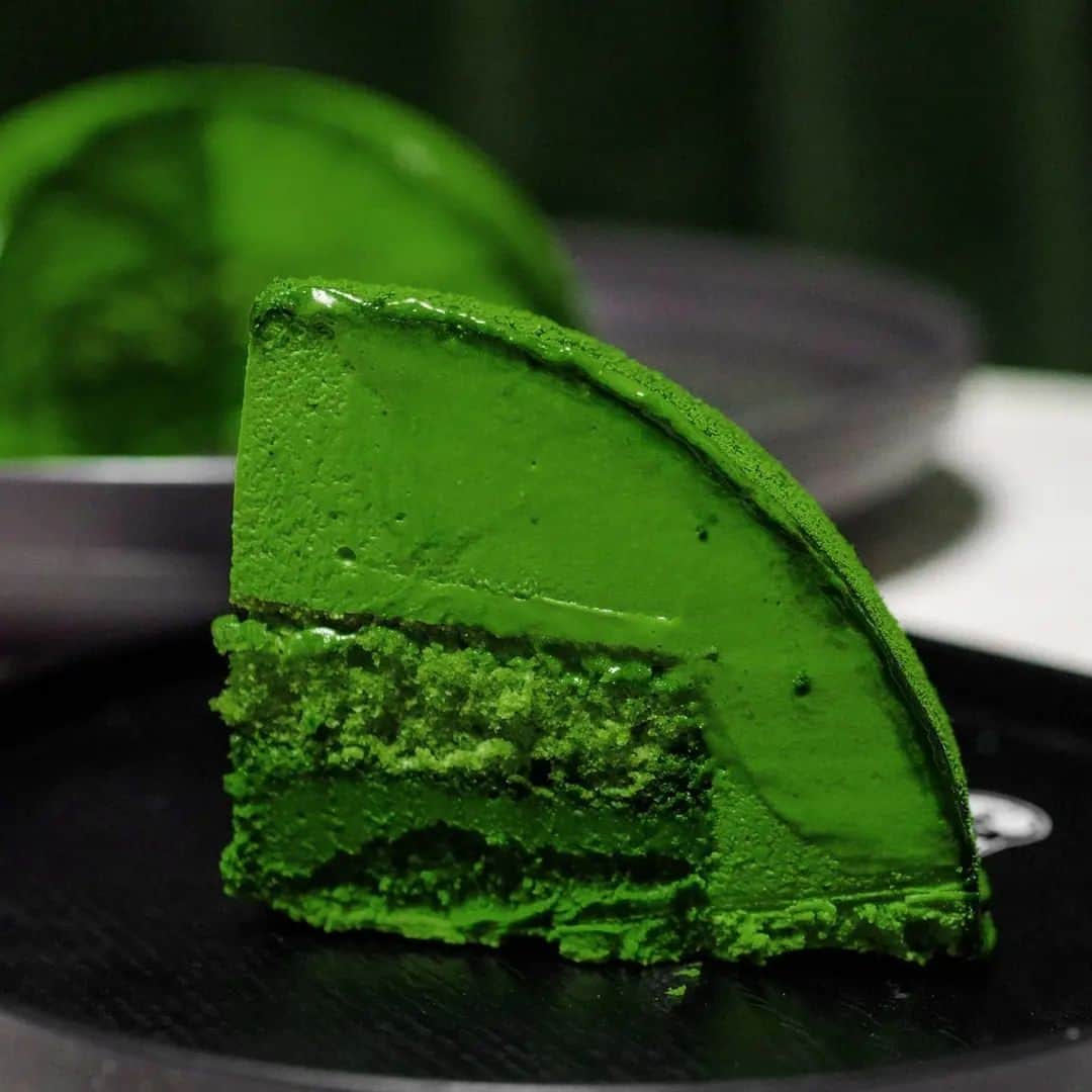 Matchæologist®さんのインスタグラム写真 - (Matchæologist®Instagram)「🙌 Tag a #Matchaholic who would go absolutely crazy over this scrummy #Matcha #Chocolate Mousse #Cake captured by @nonoka17229033! 😍 . We’ve got you covered if you’re craving the captivating taste of matcha green tea 🌿— the ultimate superfood that you can incorporate into any of your favourite creations! Head to Matchaeologist.com to learn more about our range of ceremonial and culinary matcha. . Link in bio 👉 @Matchaeologist . Matchæologist  #Matchaeologist Matchaeologist.com」4月23日 1時24分 - matchaeologist
