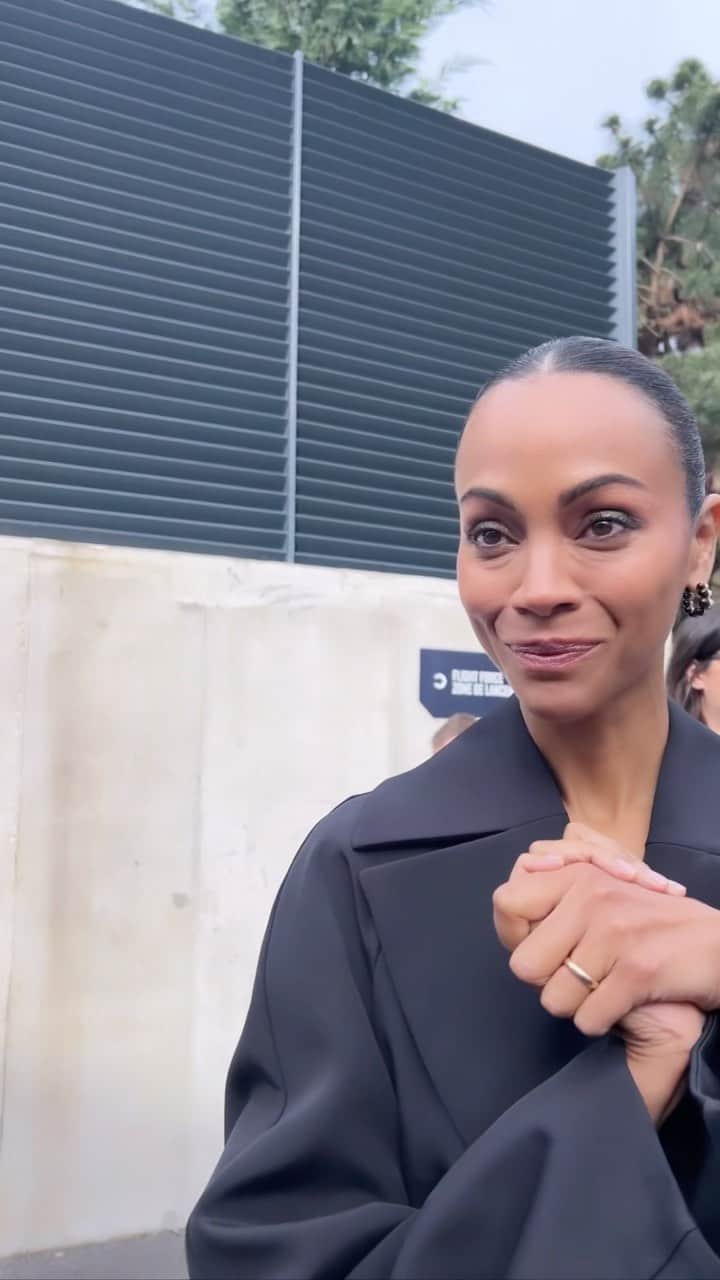 マラ・ロザックのインスタグラム：「My love @zoesaldana in a high-shine pulled back ballerina bun🩰for the premiere of #GuardiansOfTheGalaxy」