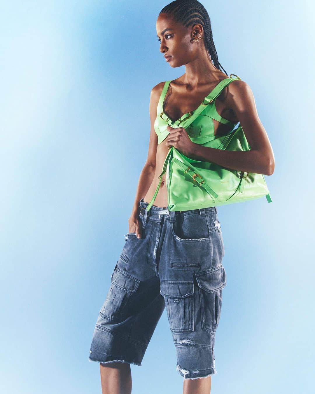 ジバンシィさんのインスタグラム写真 - (ジバンシィInstagram)「mint green for the #givenchyss23 womenswear collection」4月23日 1時39分 - givenchy