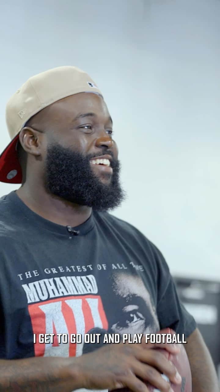 ヒューストン・テキサンズのインスタグラム：「“The natural thing for a person with Parkinson’s is to want to look down... we teach them: Stay Tall.”   See how @maliek boxing gym goes beyond a regular gym for Parkinson’s Patients » link in our bio.」