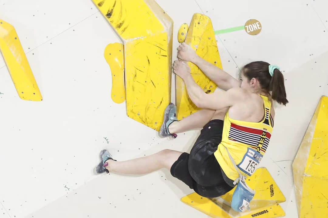 クロエ・コリエーのインスタグラム：「The 2023 season is launched ! The first stage stopped at the qualification round for me, a misunderstanding in the upper part of this boulder costed me dearly. The current level of the competitors is so impressive that there is no room for error. Nevertheless, there were many positive things and I feel strong ! Focus on Séoul next week 👊」