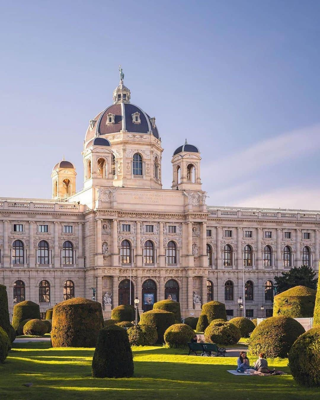 Wien | Viennaさんのインスタグラム写真 - (Wien | ViennaInstagram)「Today truly felt like beautiful summer day! ☀️ by @viennamyheart #ViennaNow  #vienna #wien #sunny #viennagram #wienliebe #visitvienna #ilovevienna #igersvienna #igerswien #vienna_city #travelgram #traveleurope」4月23日 1時41分 - viennatouristboard