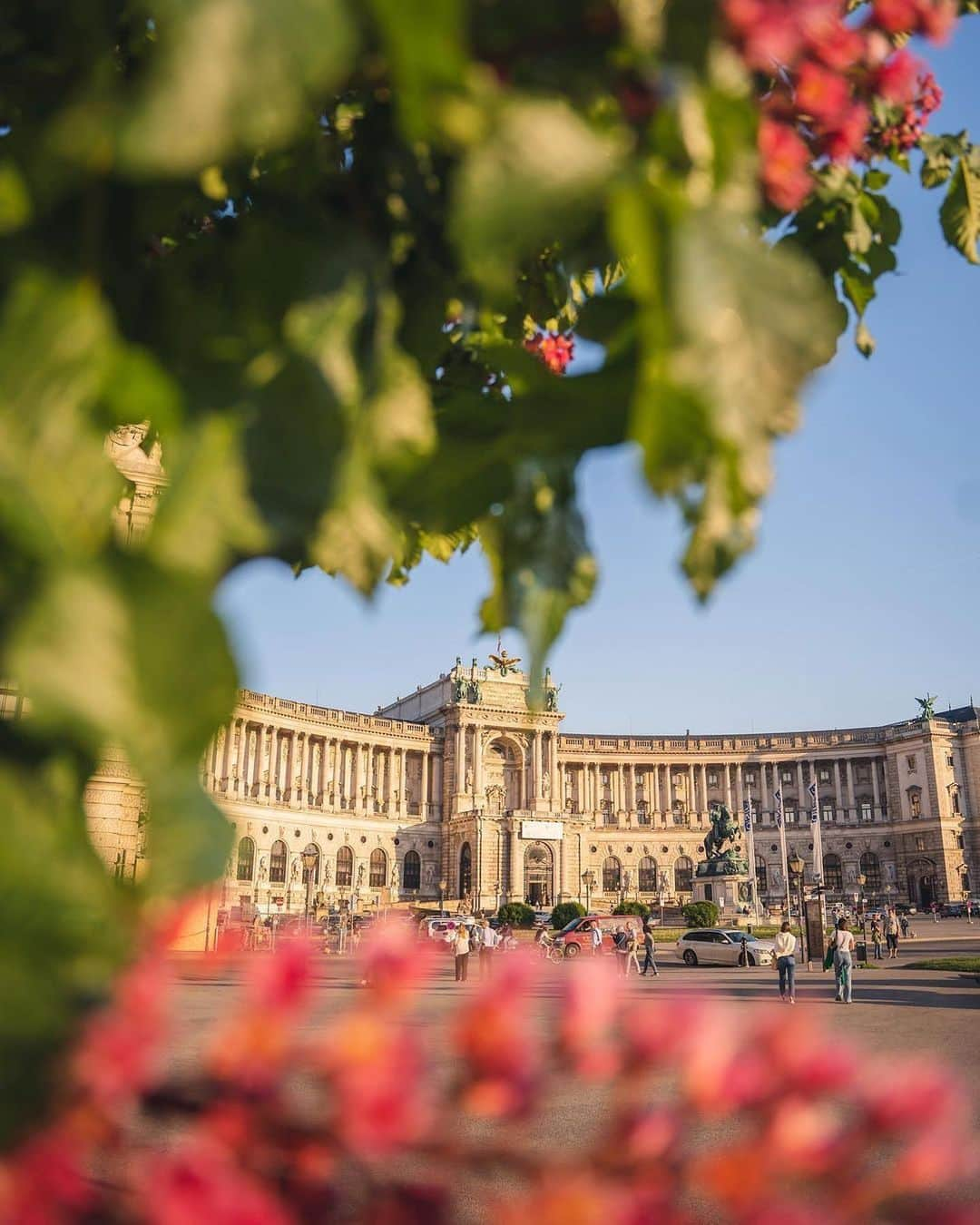 Wien | Viennaさんのインスタグラム写真 - (Wien | ViennaInstagram)「Today truly felt like beautiful summer day! ☀️ by @viennamyheart #ViennaNow  #vienna #wien #sunny #viennagram #wienliebe #visitvienna #ilovevienna #igersvienna #igerswien #vienna_city #travelgram #traveleurope」4月23日 1時41分 - viennatouristboard