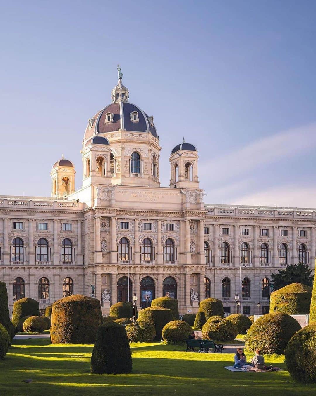 Wien | Viennaのインスタグラム：「Today truly felt like beautiful summer day! ☀️ by @viennamyheart #ViennaNow  #vienna #wien #sunny #viennagram #wienliebe #visitvienna #ilovevienna #igersvienna #igerswien #vienna_city #travelgram #traveleurope」