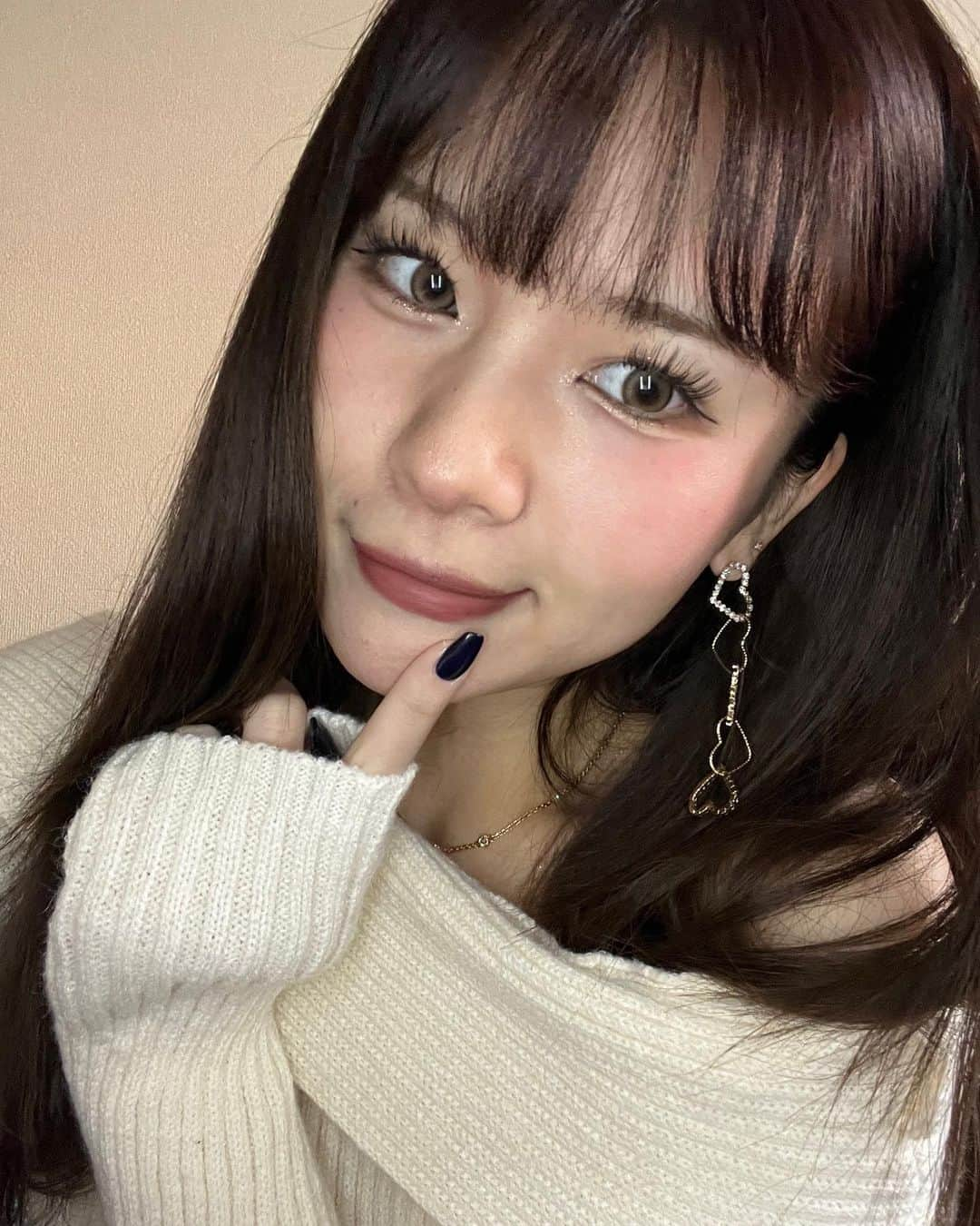 AOIさんのインスタグラム写真 - (AOIInstagram)「いつもコメントとかいいねありがとうございます🙇🏻‍♀️🪻💜 . . . . . .  . . . . .  . #セルカ #メイク #셀카 #셀카그램 #셀카스타그램 #셀카놀이 #셀카📷 #셀피 #셀피그램 #셀피꾼 #셀피스타그램 #셀피📷 #셀피이 #셀스타그램 #얼굴 #얼굴샷 #메이크업 #좋아요 #좋아요반사 #좋아요그램 #좋아요반사❤️ #좋아요테러 #좋아요👍 #좋아요💕 #좋아요❤️ #selfie #selca #데일리 #일상 #데일리메이크업」4月23日 1時46分 - 0514page