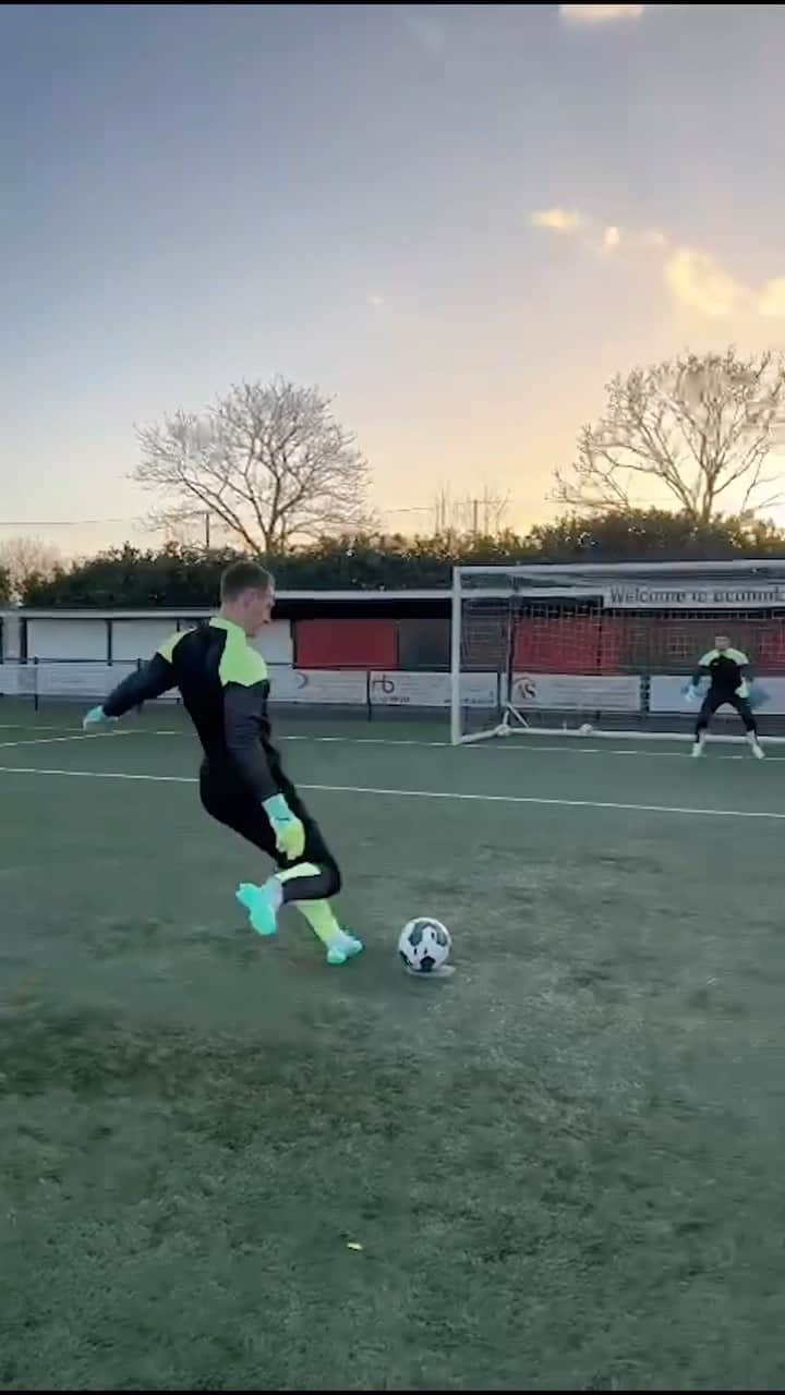 ベルント・レノのインスタグラム：「Admin v @berndleno1 – who you got? 😏」