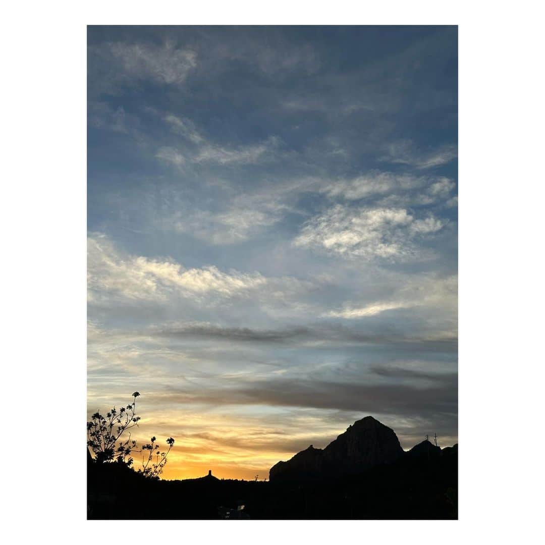 ジュリアン デイヴィッドさんのインスタグラム写真 - (ジュリアン デイヴィッドInstagram)「🌎 Sedona, AZ. From dawn to dusk. 🖤🌄」4月23日 1時48分 - davidjulien