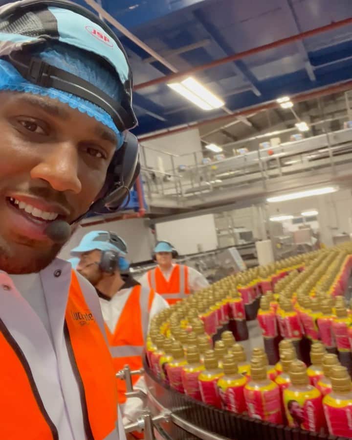 アンソニー・ジョシュアのインスタグラム：「Fruit Punch approval ✔️  📍 @lucozade factory visit.」