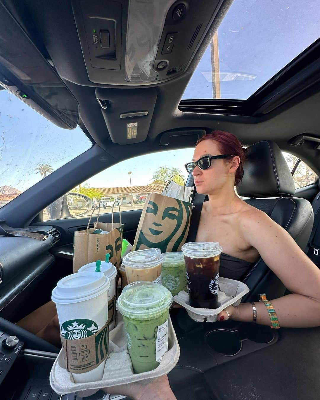 アリーシャ・マリーさんのインスタグラム写真 - (アリーシャ・マリーInstagram)「silly goofy mood 🤪  what’s ur current starbucks order?」4月23日 2時19分 - alisha