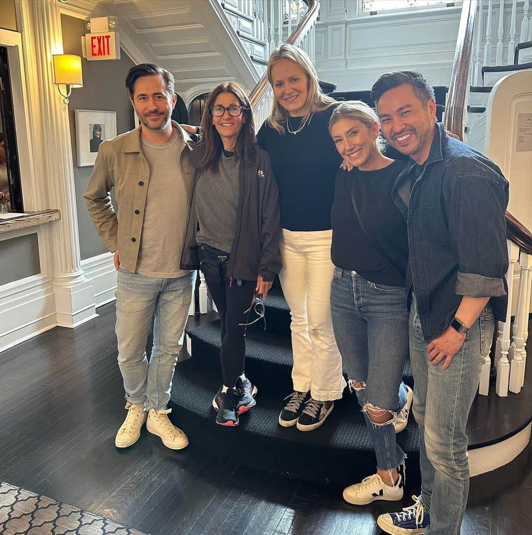 ボビー・ブラウンのインスタグラム：「The #origional#beautyteam. Amazing to pick up where we left off. Two hours yapping at breakfast So proud of all of you both in your professional life and personal. @mreag @beautybysoane @kai_ology @lizomalleymakeup To be continued…..」