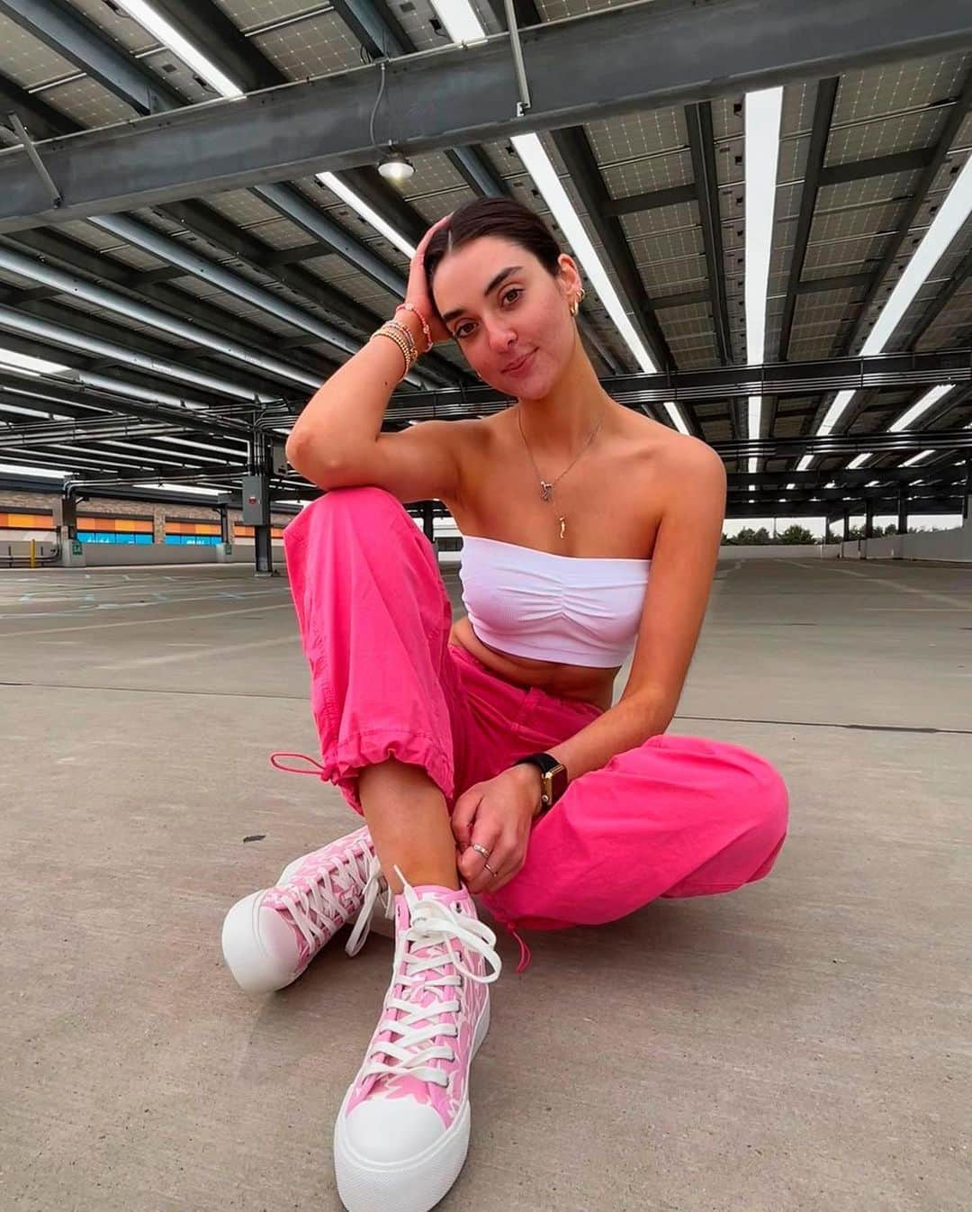 American Eagleさんのインスタグラム写真 - (American EagleInstagram)「she’s everything, she’s #myAEambassador @sopphia_d, and she’s serving pinkspo this weekend 😍💖」4月23日 2時38分 - americaneagle