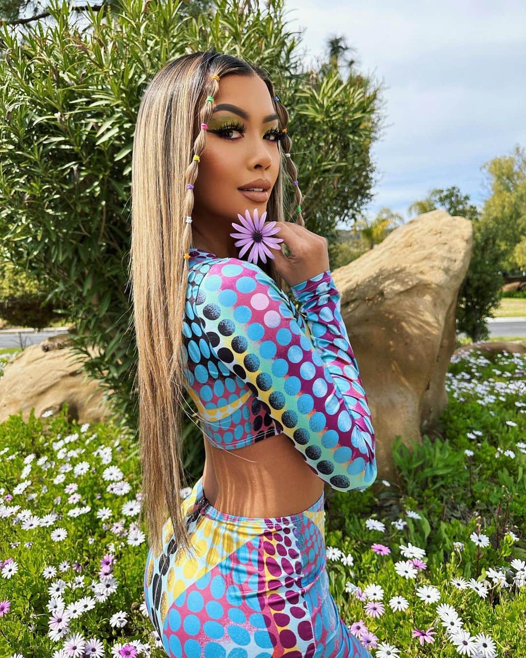 リアン Vさんのインスタグラム写真 - (リアン VInstagram)「Feeling like summer 🌸 Planning some exciting family activities! What do you all suggest?」4月23日 2時48分 - lianev