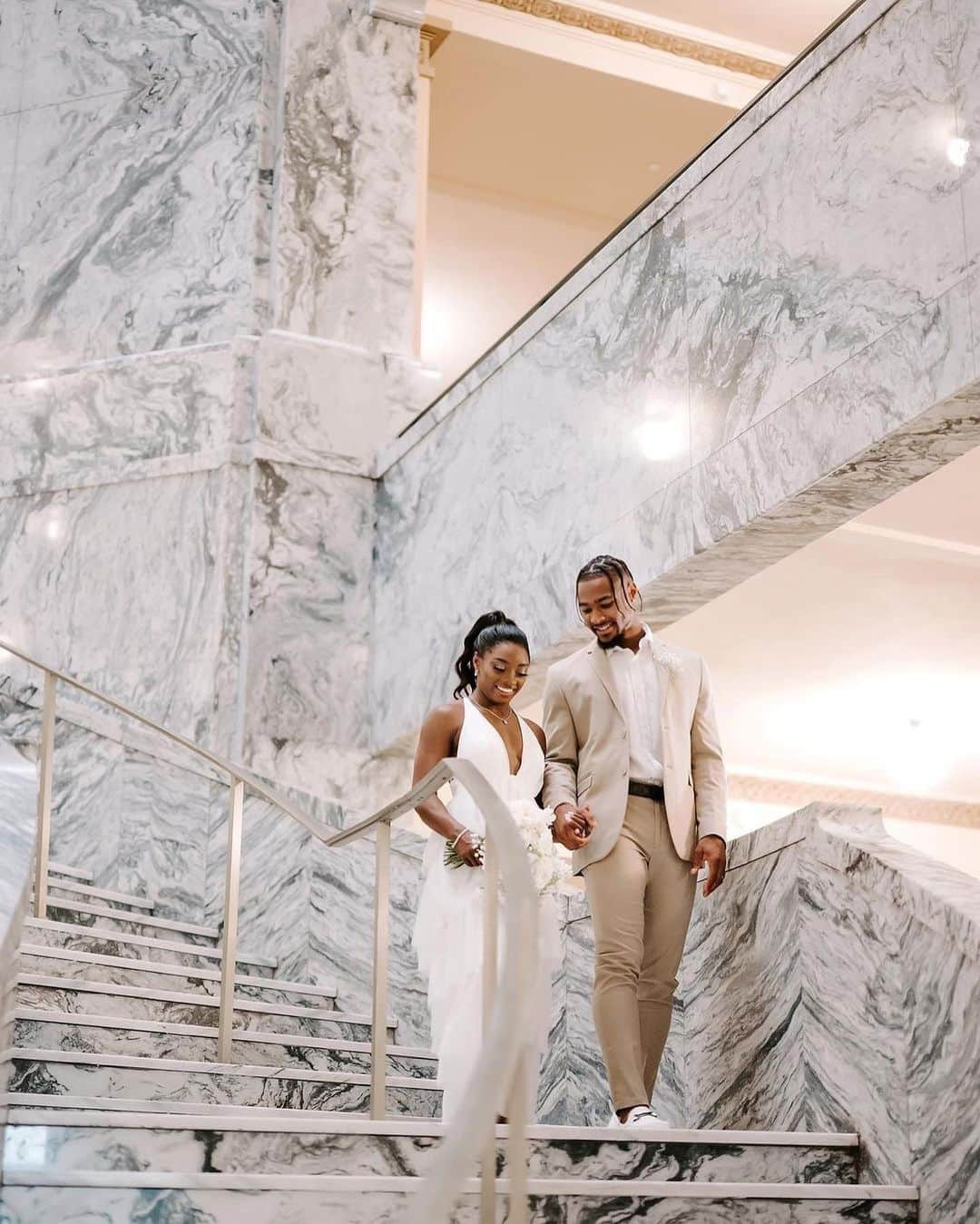 Inside Gymnasticsさんのインスタグラム写真 - (Inside GymnasticsInstagram)「Join us in congratulating the newlyweds! We’re so very happy for you all!   Posted @withregram • @simonebiles I do 🤍 officially owens 🤍   @jowens   📸: @raetay_photography」4月23日 2時45分 - insidegym