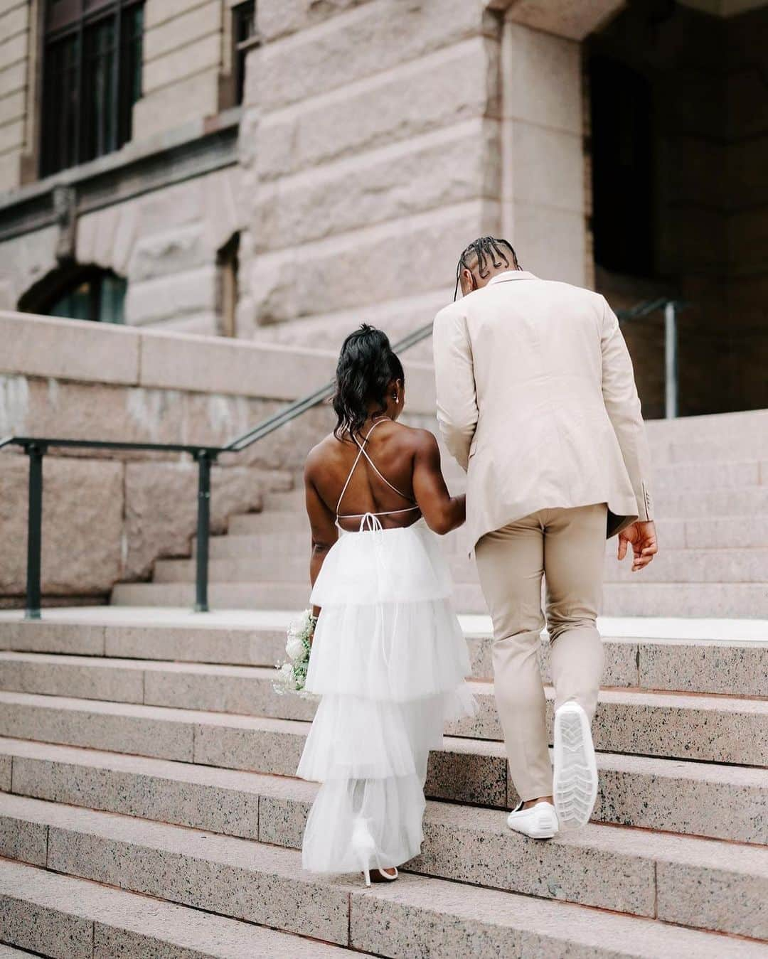 Inside Gymnasticsさんのインスタグラム写真 - (Inside GymnasticsInstagram)「Join us in congratulating the newlyweds! We’re so very happy for you all!   Posted @withregram • @simonebiles I do 🤍 officially owens 🤍   @jowens   📸: @raetay_photography」4月23日 2時45分 - insidegym