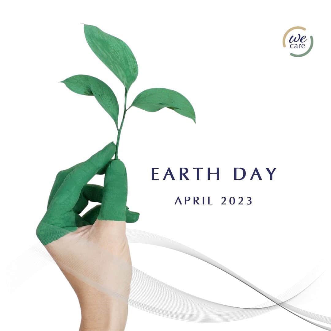 Biologique Recherche USAさんのインスタグラム写真 - (Biologique Recherche USAInstagram)「Building a healthier world 🌍   On World Earth Day, we must thank our planet for being our home and for all the resources it provides us!   At Biologique Recherche, we have been measuring our carbon footprint progress and working hard to limit our ecological impact over the years.  We are constantly rethinking our formulations as well as the use and provenance of raw ingredients.  We are choosing materials responsibly and reducing packaging impacts through eco-friendly designs.  Our actions have been underway for several years now and are underpinned by the commitment we made in 2018 to the United Nations Global Compact.  We are proud of how far we have come, but we are also aware of the challenges that lie ahead: the sustainability journey is a path that we must walk together.  #BiologiqueRecherche #FollowYourSkinInstant #BuildingBetterSkin #BuildingAHealthierWorld #EarthDay #EarthDay2023 #earthdayeveryday」4月23日 2時48分 - biologique_recherche_usa
