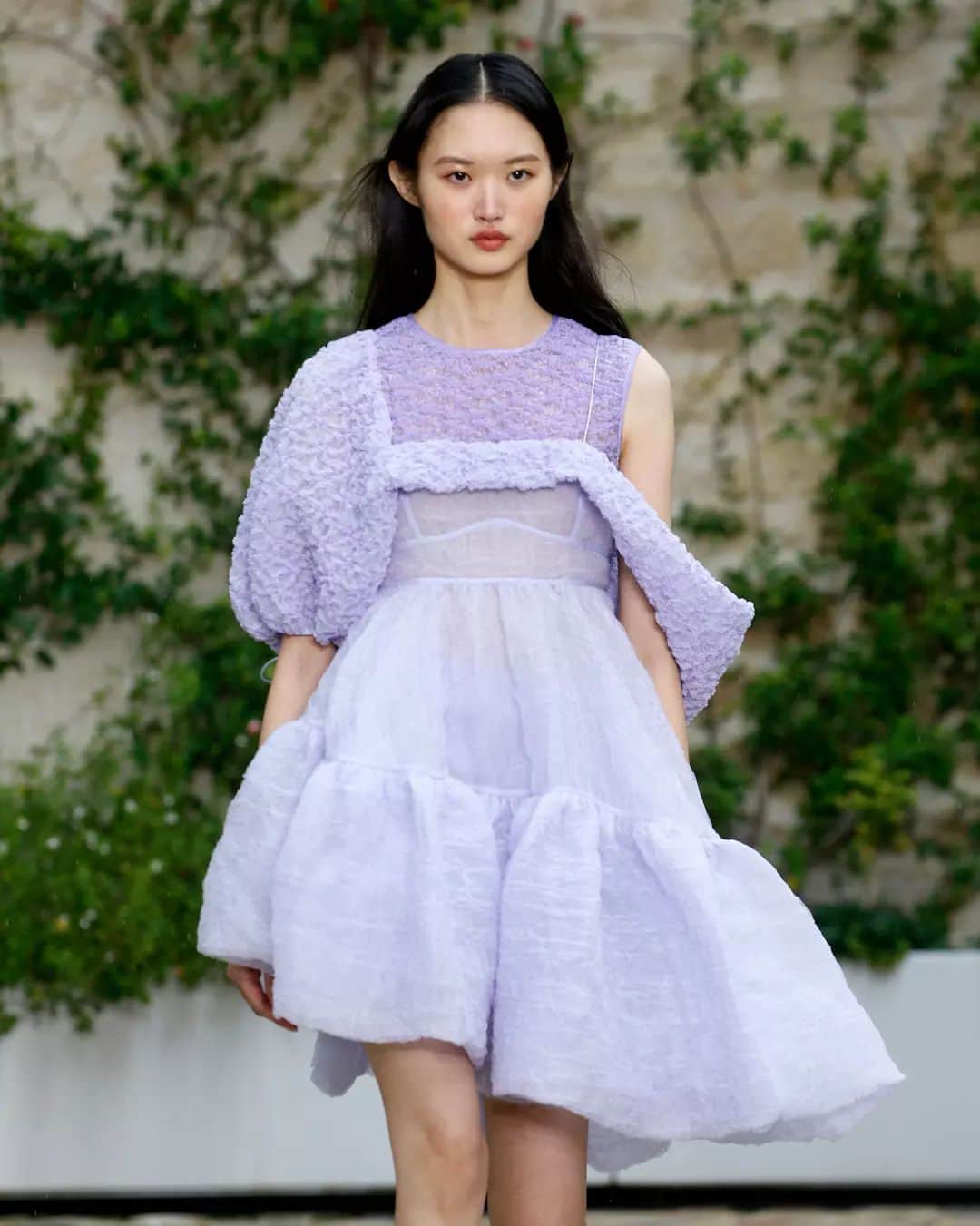 Fashion Weekのインスタグラム：「It's babydoll dress season. #CecilieBahnsen #RTW23.」