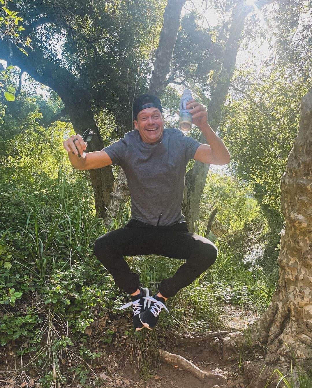 ライアン・シークレストさんのインスタグラム写真 - (ライアン・シークレストInstagram)「Earth is a beautiful place, let’s do as much as we can to keep it that way  That’s why @pathwater & @insidenatgeo are working together to help protect the planet. Checkout their collaboration and see how you can be gifted their limited edition bottle. Happy #EarthDay!   @natgeo #ecofriendly #zerowaste」4月23日 3時00分 - ryanseacrest