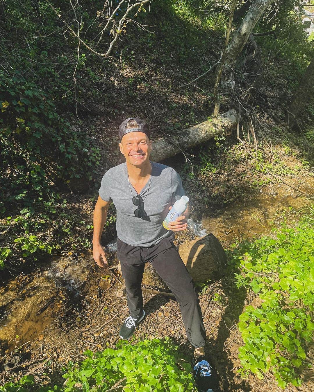 ライアン・シークレストのインスタグラム：「Earth is a beautiful place, let’s do as much as we can to keep it that way  That’s why @pathwater & @insidenatgeo are working together to help protect the planet. Checkout their collaboration and see how you can be gifted their limited edition bottle. Happy #EarthDay!   @natgeo #ecofriendly #zerowaste」