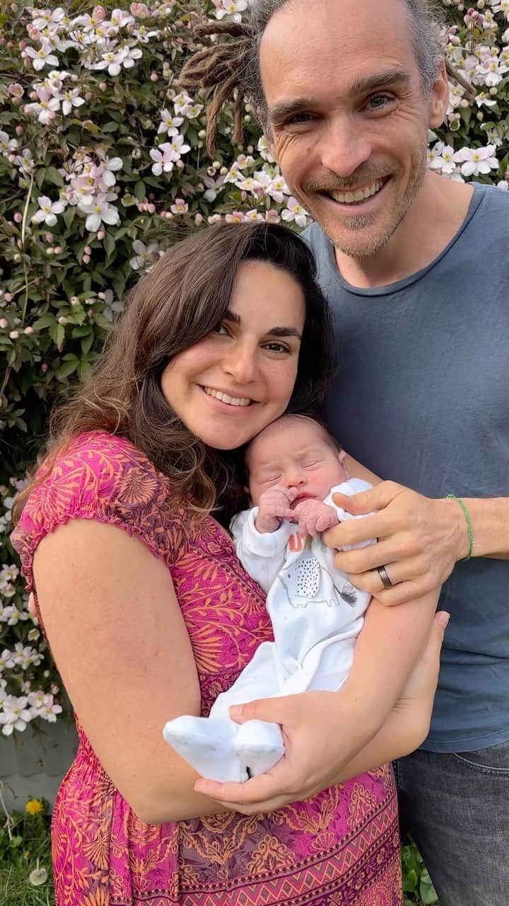 のインスタグラム：「So this is love.. introducing Neo Earth Cole born April 18th ✨🌎  We are so deeply in love with him and life already feels sweeter and more meaningful than it ever has before ❤️ #earthday」