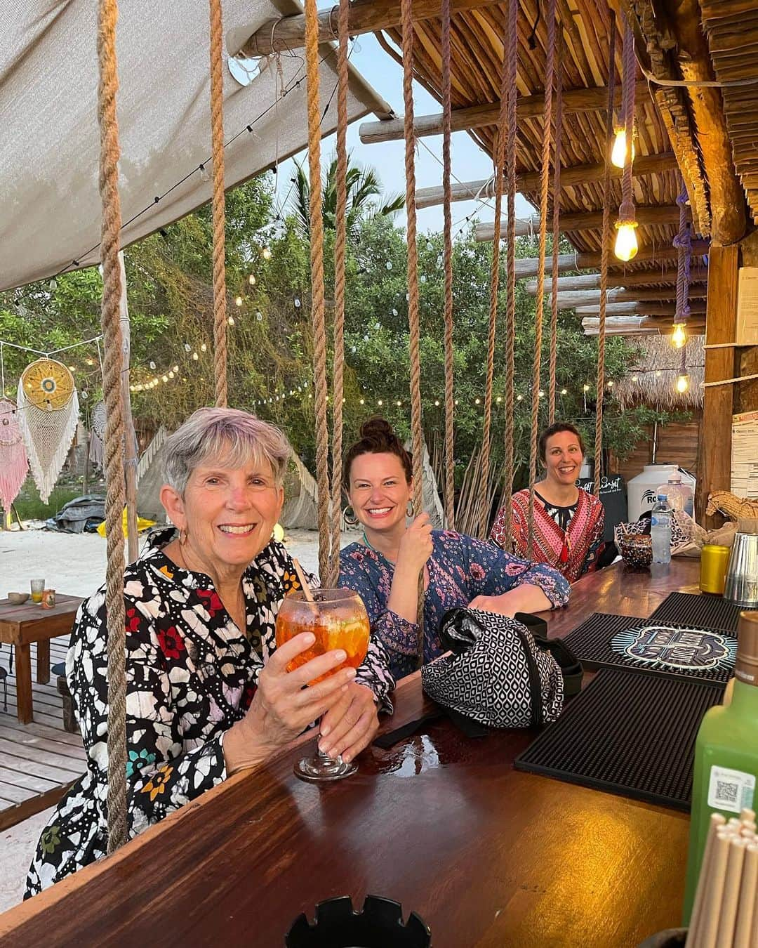 ケイティ・ロウズのインスタグラム：「The Shapiro ladies in Holbox ❤️❤️❤️」