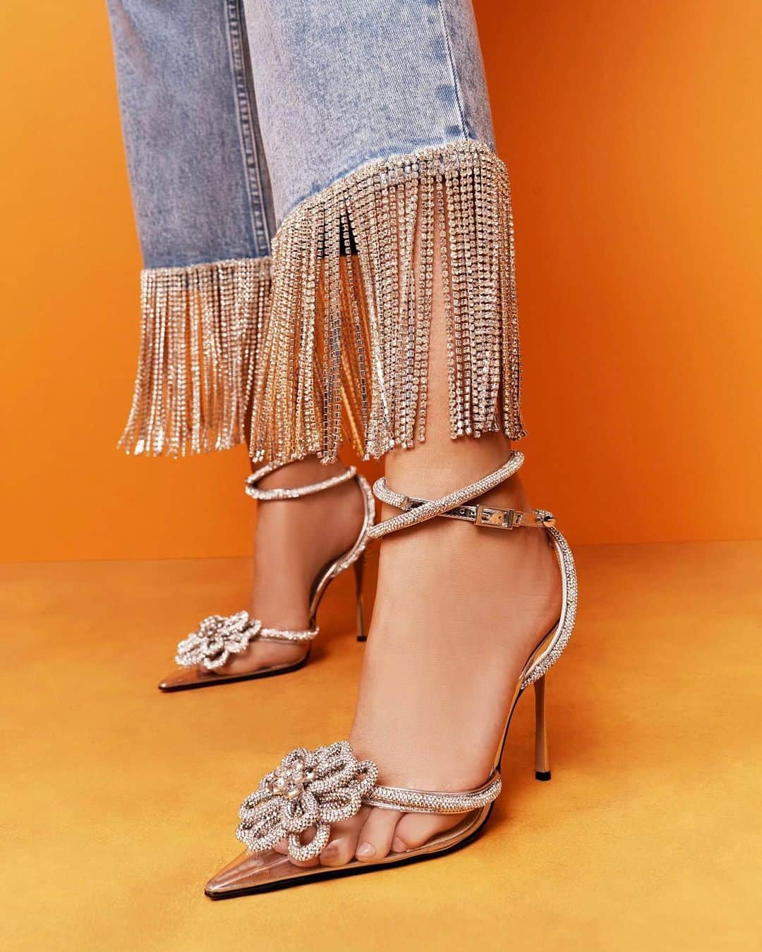 Saks Fifth Avenueのインスタグラム：「Gleam team… ✨ Glimmering @aliceandolivia fringe and crystal-encrusted @machandmach pumps are the perfect high-shine pairing. Tap or head to the link in our bio to shop. #Saks」