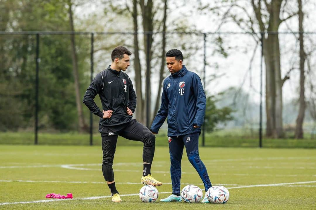 ウルビー・エマヌエルソンのインスタグラム：「⚽️⚽️」