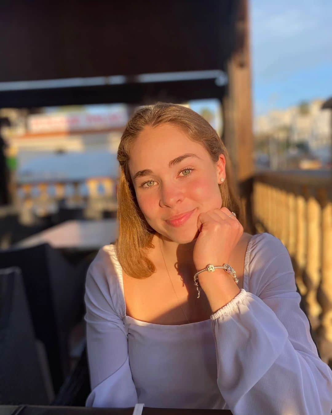 エイトォーラ・トールズドッティルのインスタグラム：「Hola Alicante!☀️🌴」