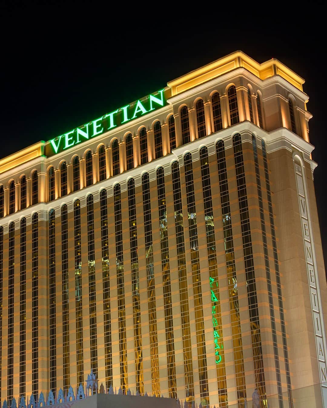 The Venetian Las Vegasのインスタグラム：「Tonight our Tower Signs go green in celebration of #EarthDay. 🌎 As a leader in the hospitality industry, we are always striving to minimize the environmental impact of our operations on our planet through a science-based approach to sustainability.」